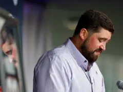 David Andrews thanks Patriots, teammates and game of football in emotional retirement speech