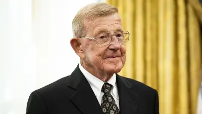 Football legend Lou Holtz calls on Catholics to 'defend and encourage' Pope Leo XIV